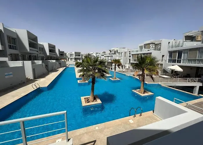 Daire Ground Floor One Bedroom Overlooking The Pool. *