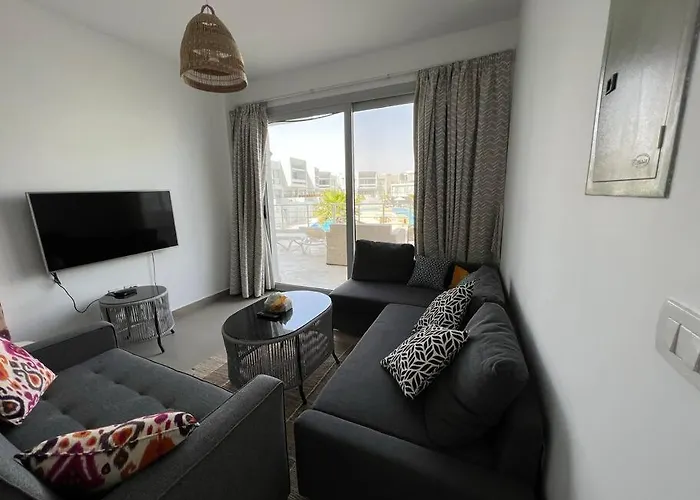Ground Floor One Bedroom Overlooking The Pool.